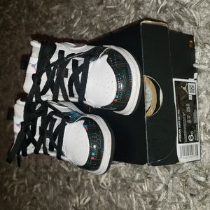 Jordan 1 Mid SE Toddler Shoes White Black
